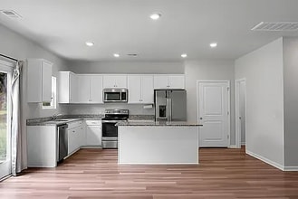 717 Butter Rd in Bonneau, SC - Building Photo - Building Photo