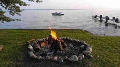 6873 E Houghton Lake Dr in Houghton Lake, MI - Building Photo - Building Photo