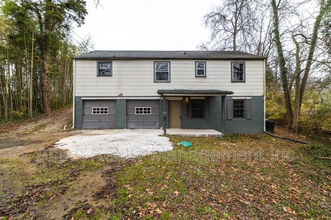 5501 Lake Shore Dr in Knoxville, TN - Building Photo - Building Photo