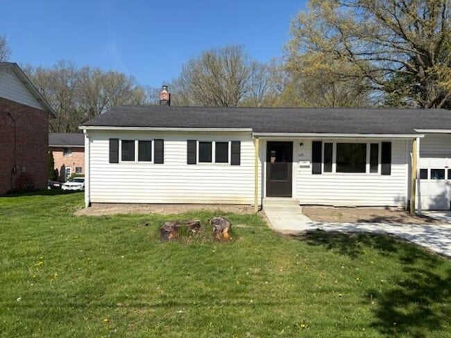 property at 476 Laurel Woods Dr