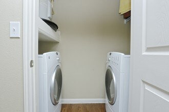 Clearpoint Crossing Residences in Houston, TX - Foto de edificio - Interior Photo