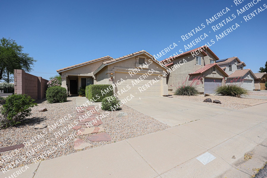 1218 W Rose Marie Ln in Phoenix, AZ - Building Photo