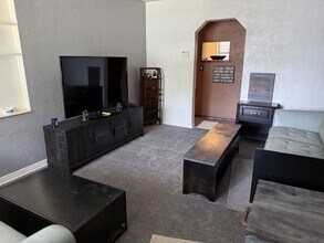 4128 12th Ave N in St. Petersburg, FL - Foto de edificio - Building Photo