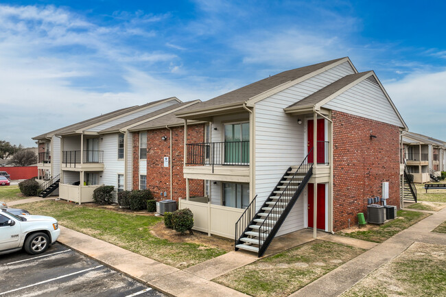 Trinity Park Apartments in Irving, TX - Building Photo - Building Photo