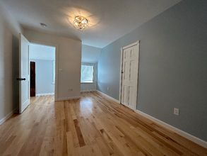 9 Angle St-Unit -A in Dover, NH - Foto de edificio - Building Photo
