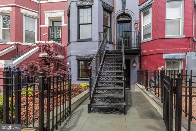 225 R St NW in Washington, DC - Building Photo - Building Photo