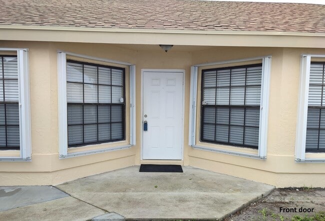 3826 Circle Lake Dr in West Palm Beach, FL - Building Photo - Building Photo