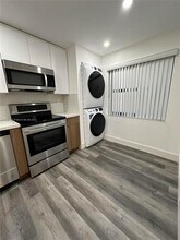 450 Commodore Dr in Plantation, FL - Building Photo - Building Photo