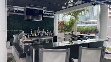 185 SE 14th Ter, Unit 904 in Miami, FL - Foto de edificio - Building Photo