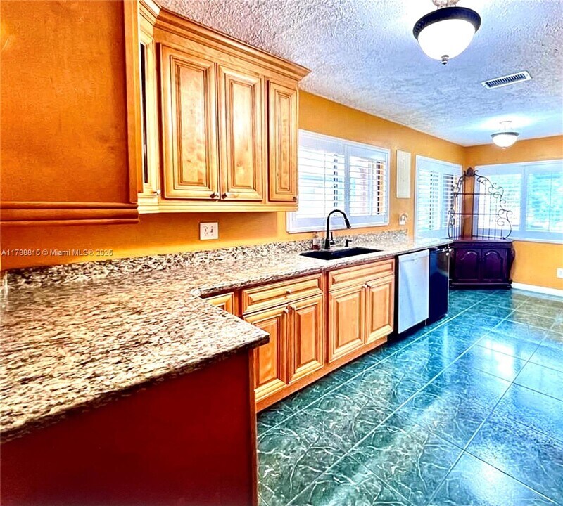 2141 SW 93rd Way in Davie, FL - Building Photo