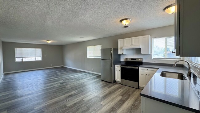 property at 4711-4711 W Tennessee Ave