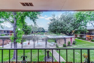 7600 Burgoyne Rd in Houston, TX - Building Photo