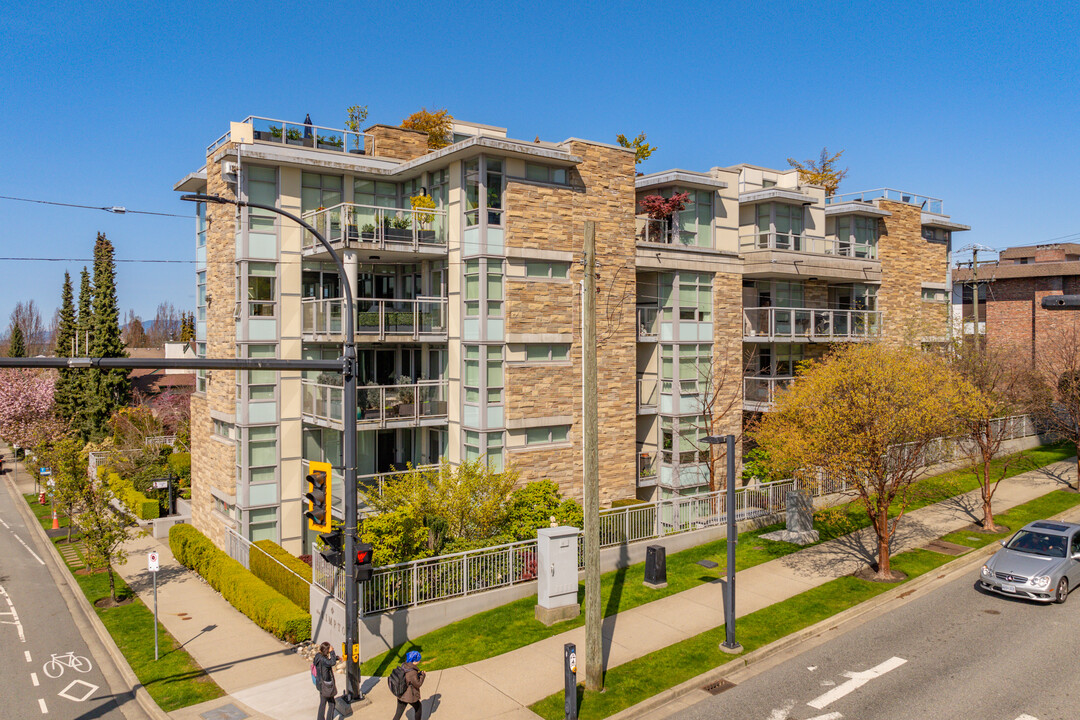 The Kimpton in North Vancouver, BC - Building Photo