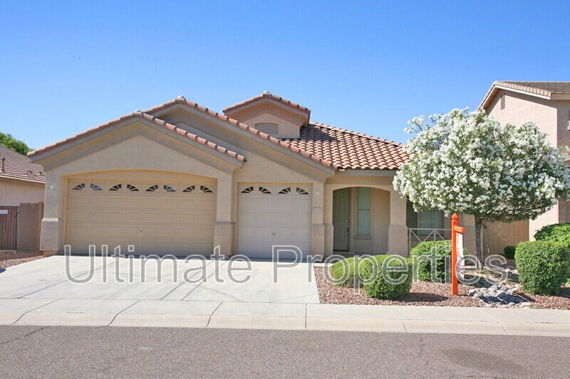 14443 W Hearn Rd in Surprise, AZ - Building Photo
