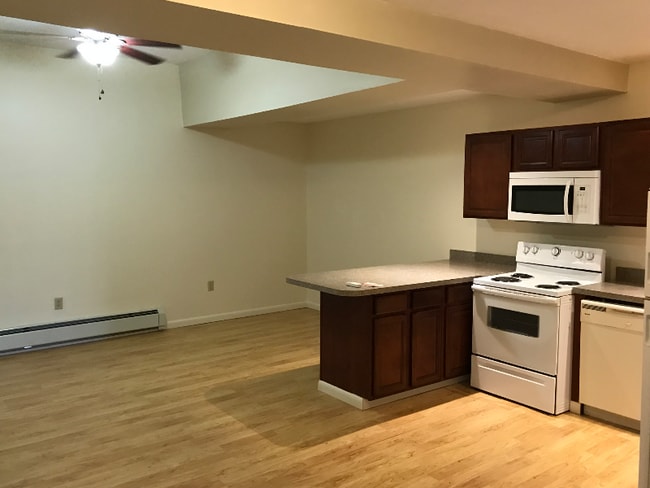 181 Main St in Whitesboro, NY - Foto de edificio - Building Photo