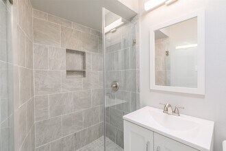 817 S Ripple Creek Dr in Houston, TX - Building Photo - Building Photo