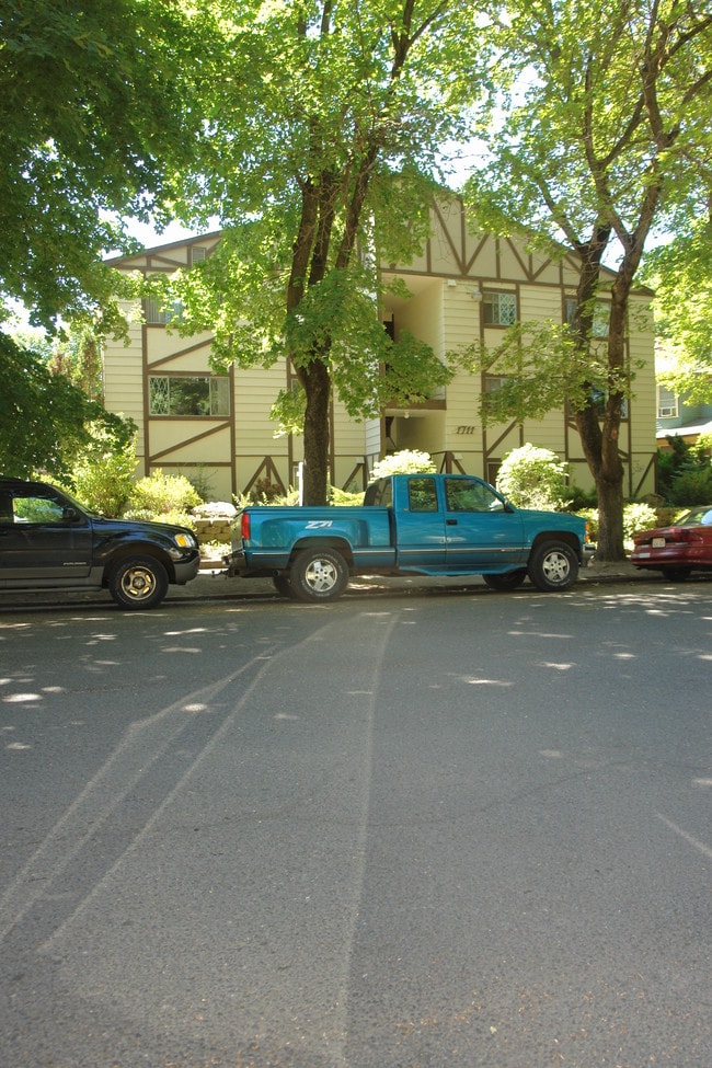 1711 W 10th Ave in Spokane, WA - Foto de edificio - Building Photo