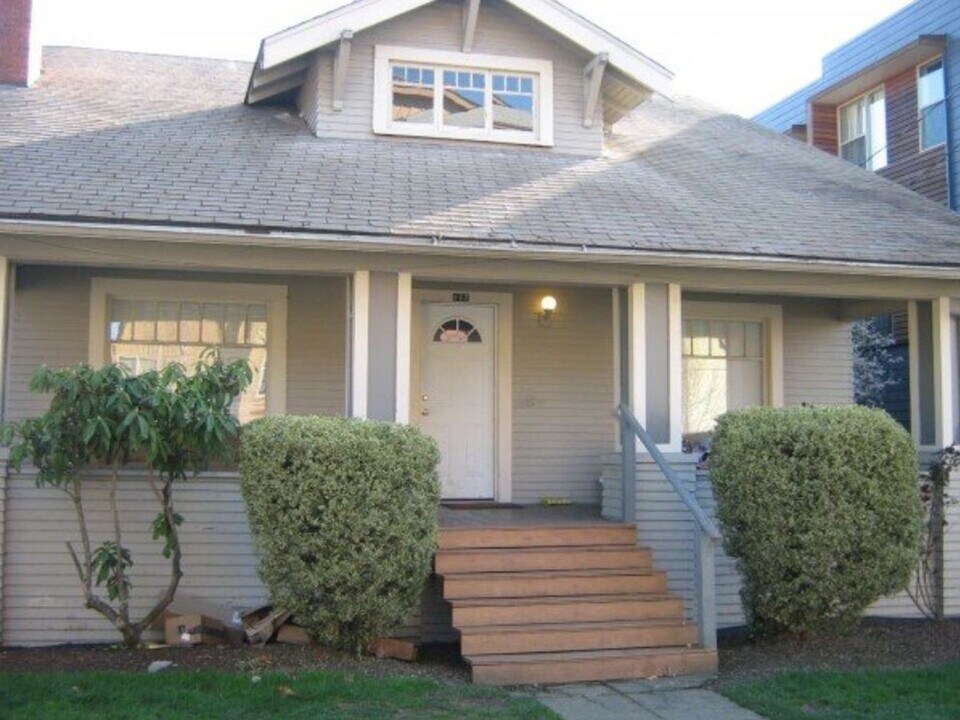 992 E 19th Ave in Eugene, OR - Building Photo