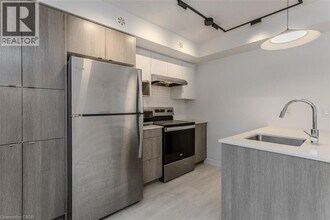 1133 Cooke Blvd. in Burlington, ON - Building Photo - Building Photo