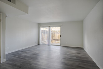 Fairway Park Manor in Reno, NV - Building Photo - Interior Photo