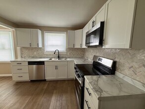 7019 Manette Dr in St. Louis, MO - Building Photo - Building Photo