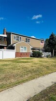 3013 Lawrence Dr in Wantagh, NY - Building Photo
