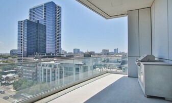 2727 Kirby Dr in Houston, TX - Building Photo