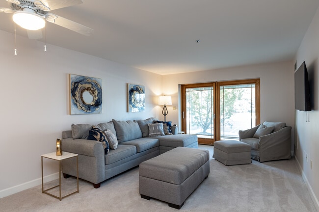 Allegria Village in Dearborn, MI - Foto de edificio - Interior Photo