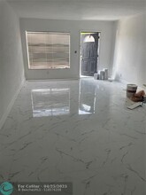 7720 SW 10th St in North Lauderdale, FL - Building Photo - Building Photo