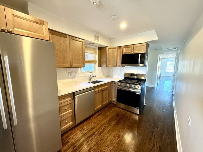 6017 W Montrose Ave, Unit 2 in Chicago, IL - Building Photo - Building Photo