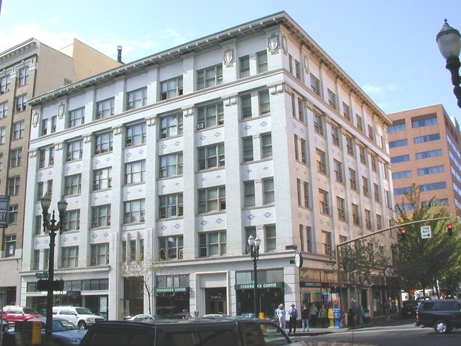 Henry Building in Portland, OR - Foto de edificio - Building Photo