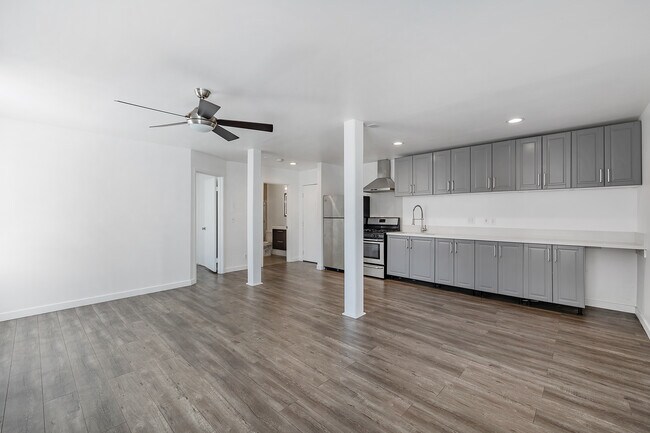 5837 Virginia Ave in Los Angeles, CA - Building Photo - Interior Photo