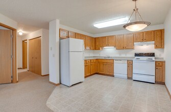 Savanna Apartments in St. Cloud, MN - Building Photo - Building Photo