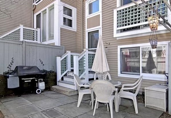 26 Alton Pl, Unit A in Brookline, MA - Foto de edificio