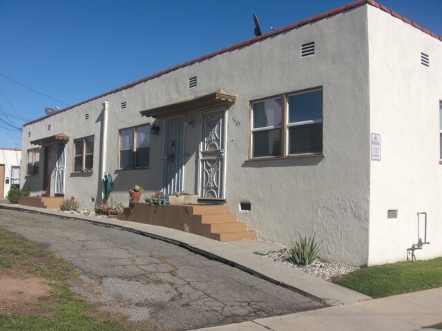 5565 Airdrome St in Los Angeles, CA - Building Photo