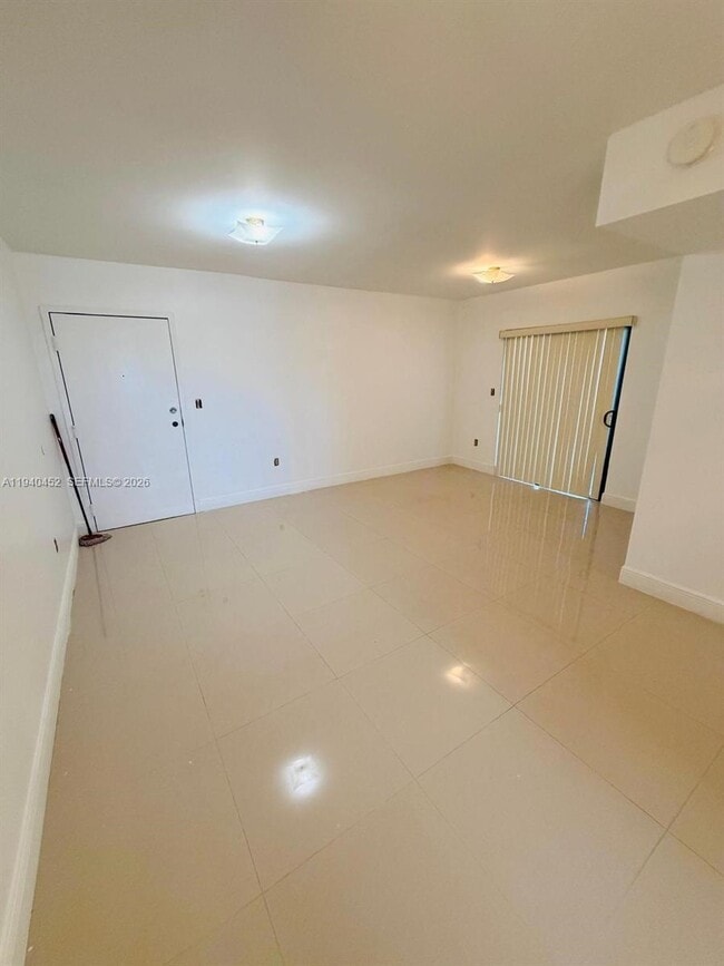 2046 W Flagler St in Miami, FL - Building Photo - Building Photo