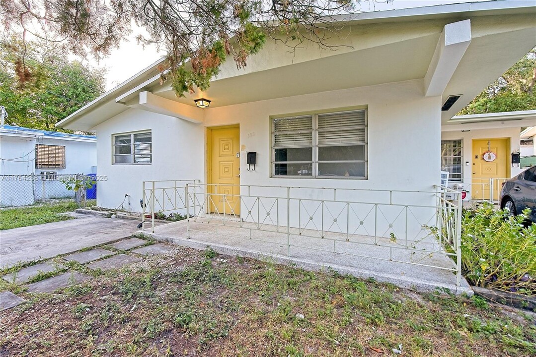 322 NE 55th Terrace-Unit -322 in Miami, FL - Building Photo