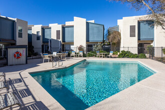 Randolph Court Condominiums in Phoenix, AZ - Building Photo - Building Photo