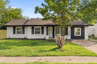 11380 Lanewood Cir in Dallas, TX - Foto de edificio - Building Photo