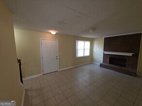 904 Holden Ln in Atlanta, GA - Building Photo - Building Photo