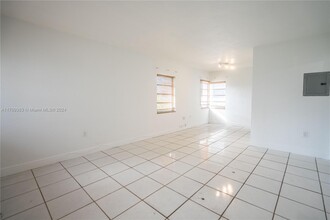 1780 Marseille Dr in Miami Beach, FL - Building Photo - Building Photo