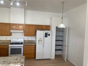 122 Cam Francisco in Henderson, NV - Building Photo - Building Photo