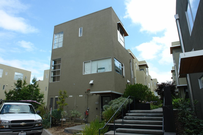 5805 Doyle St in Emeryville, CA - Foto de edificio - Building Photo