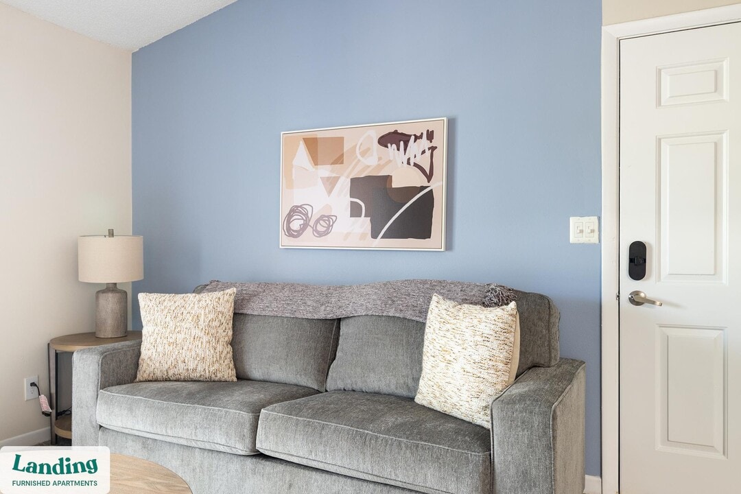 1000 Palm Pl Dr NE in Palm Bay, FL - Building Photo