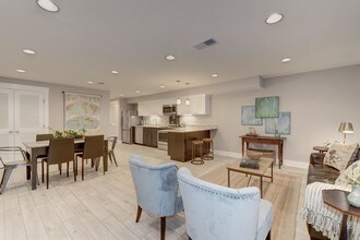 812 Kentucky Ave SE, Unit B in Washington, DC - Foto de edificio - Building Photo