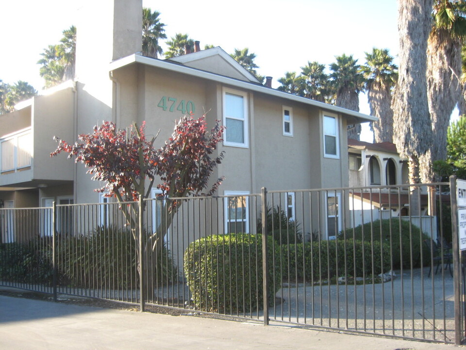 4740 Appian Way, Unit 5 in El Sobrante, CA - Foto de edificio