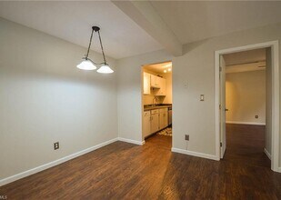 27359 Westown Blvd, Unit 1202 in Westlake, OH - Foto de edificio - Building Photo