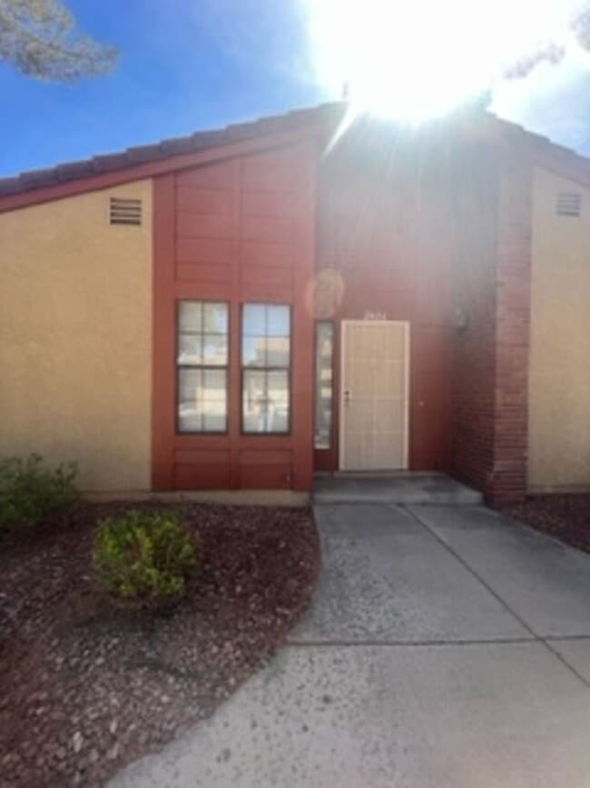 property at 2426 Pickwick Dr