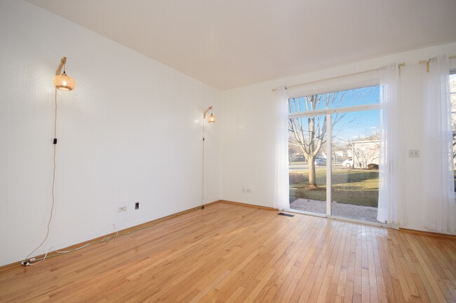 2976 White Thorn Cir in Naperville, IL - Building Photo - Building Photo