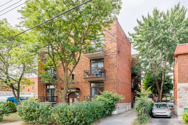 460 Rue in St. Laurent, QC - Building Photo - Building Photo